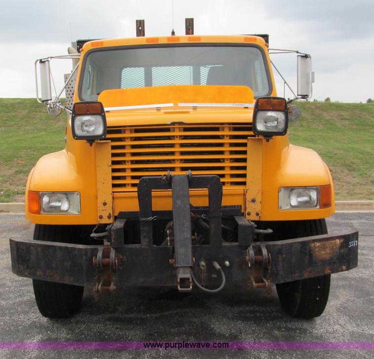 image for item E2153 1997 International 4900 flatbed truck