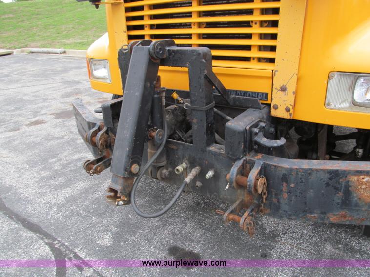 image for item E2153 1997 International 4900 flatbed truck