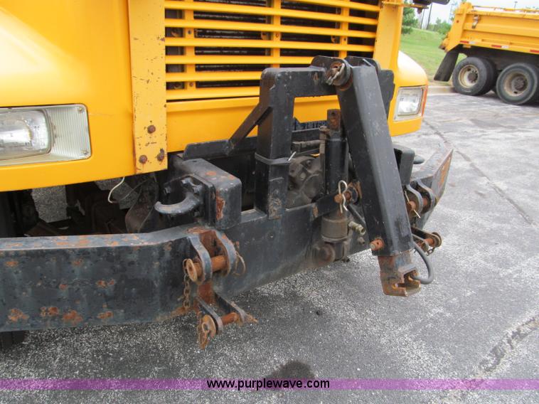 image for item E2153 1997 International 4900 flatbed truck