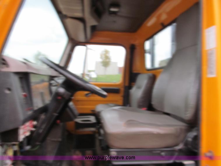 image for item E2153 1997 International 4900 flatbed truck