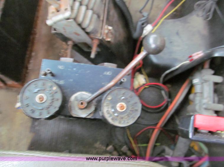 image for item E2153 1997 International 4900 flatbed truck