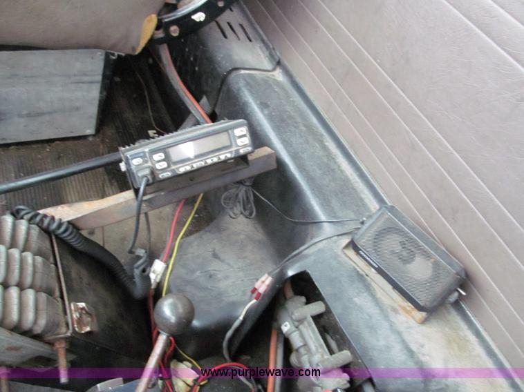 image for item E2153 1997 International 4900 flatbed truck