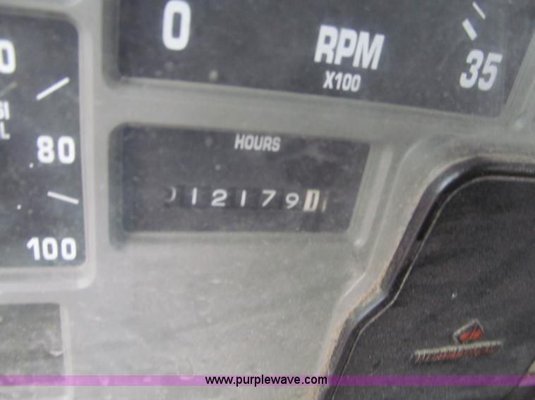 image for item E2153 1997 International 4900 flatbed truck