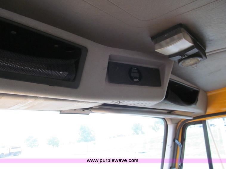 image for item E2153 1997 International 4900 flatbed truck