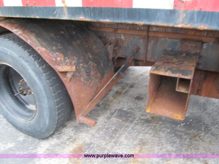 image for item E2153 1997 International 4900 flatbed truck