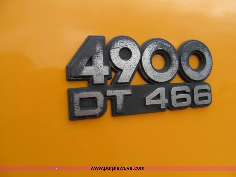 image for item E2153 1997 International 4900 flatbed truck