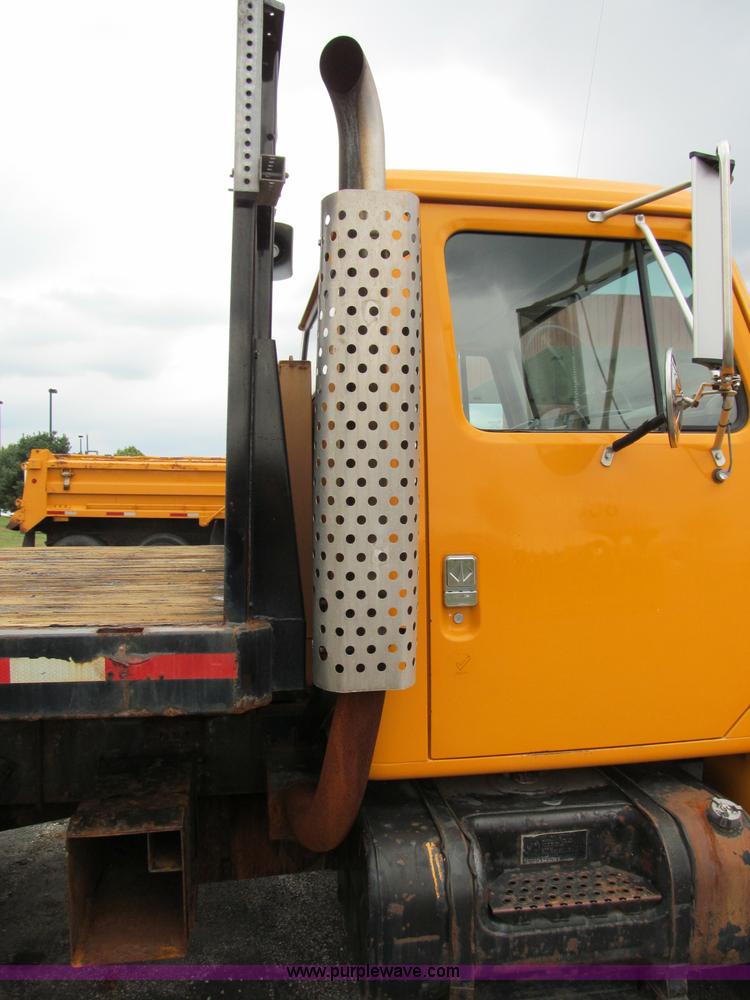 image for item E2153 1997 International 4900 flatbed truck