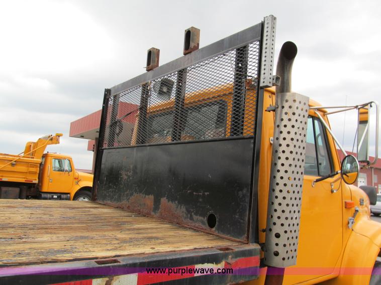 image for item E2153 1997 International 4900 flatbed truck