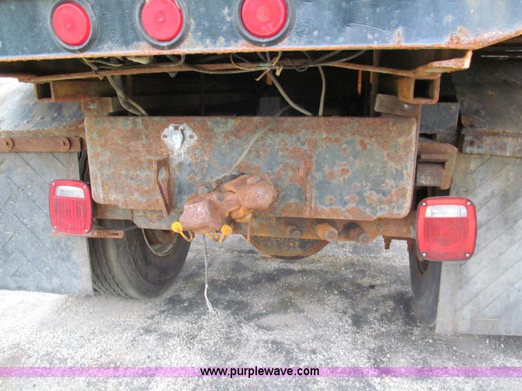 image for item E2153 1997 International 4900 flatbed truck