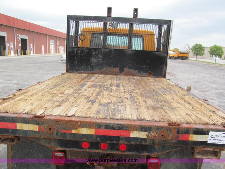 image for item E2153 1997 International 4900 flatbed truck