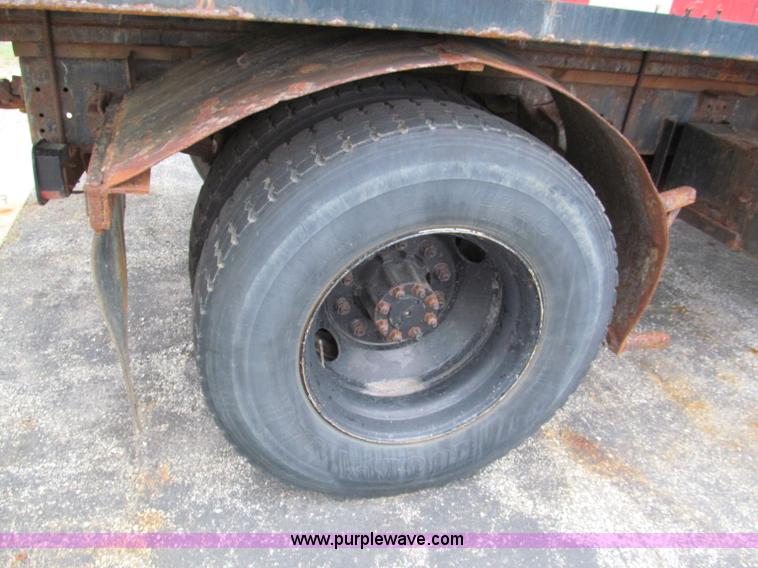 image for item E2153 1997 International 4900 flatbed truck