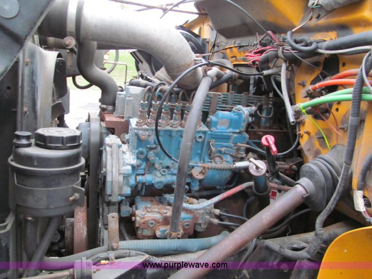 image for item E2153 1997 International 4900 flatbed truck