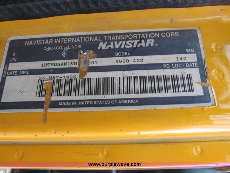 image for item E2153 1997 International 4900 flatbed truck