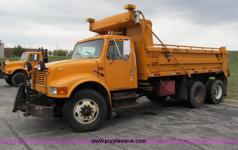 image for item E2154 1999 International 4900 dump truck