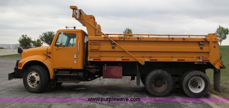 image for item E2154 1999 International 4900 dump truck