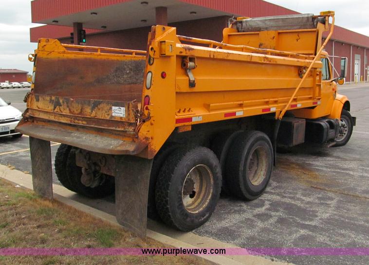 image for item E2154 1999 International 4900 dump truck