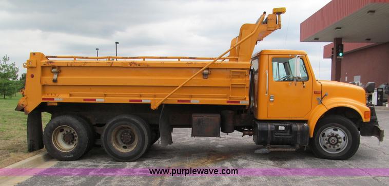 image for item E2154 1999 International 4900 dump truck