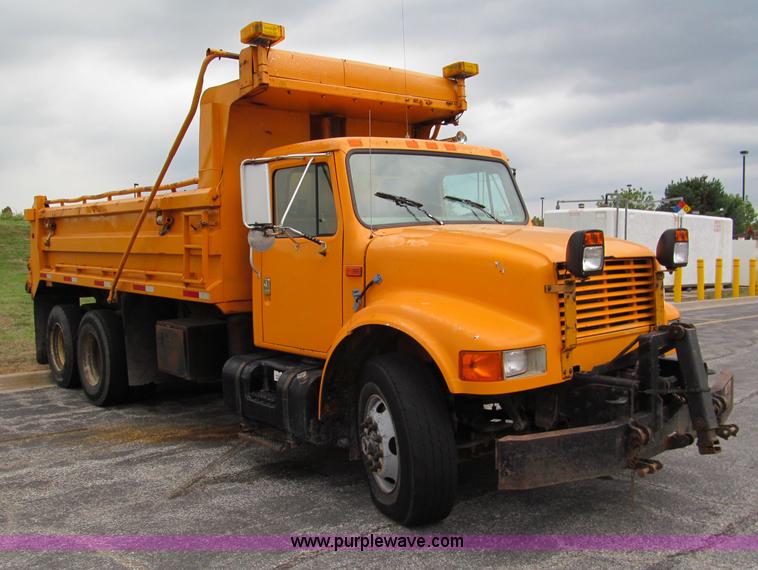 image for item E2154 1999 International 4900 dump truck