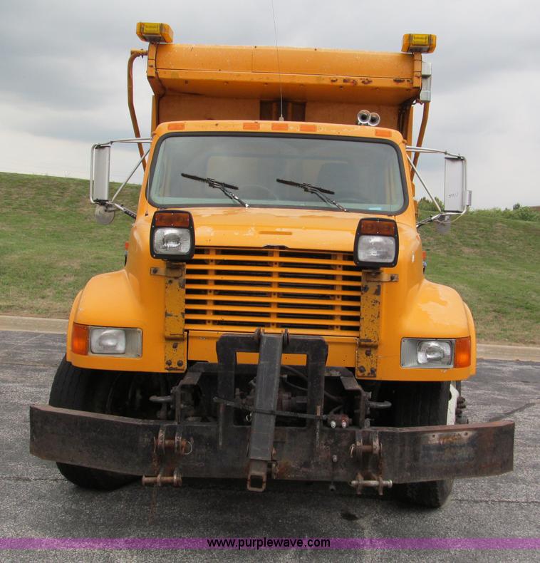 image for item E2154 1999 International 4900 dump truck