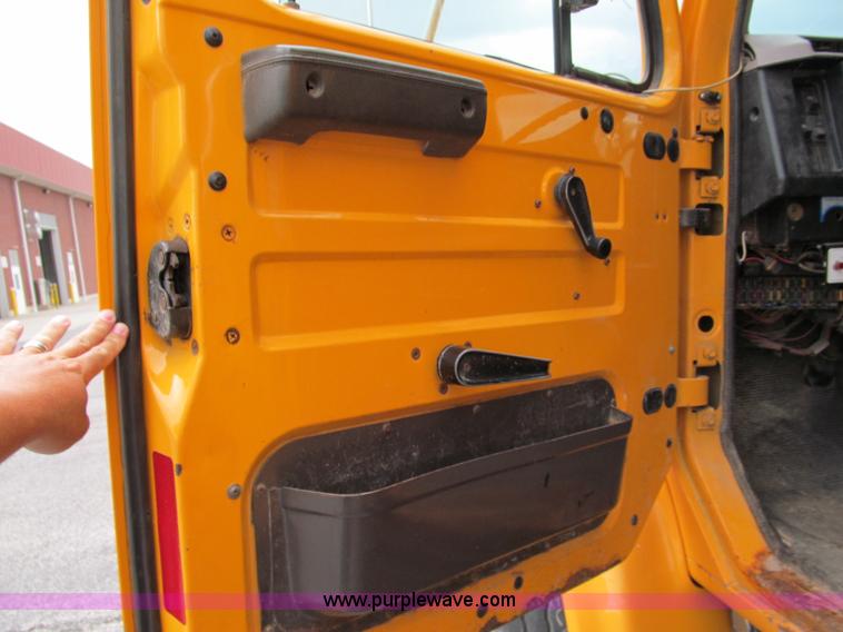 image for item E2154 1999 International 4900 dump truck