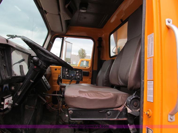 image for item E2154 1999 International 4900 dump truck