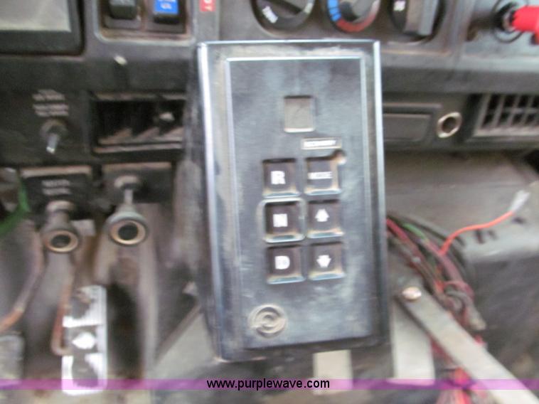 image for item E2154 1999 International 4900 dump truck