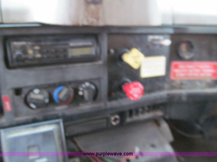 image for item E2154 1999 International 4900 dump truck