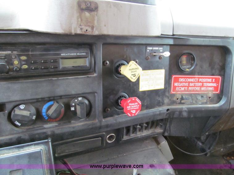 image for item E2154 1999 International 4900 dump truck