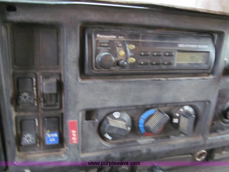 image for item E2154 1999 International 4900 dump truck