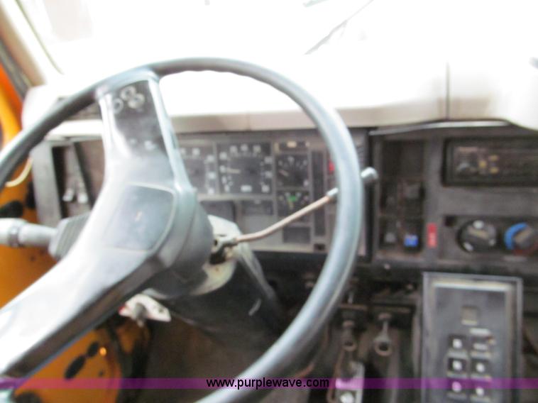 image for item E2154 1999 International 4900 dump truck