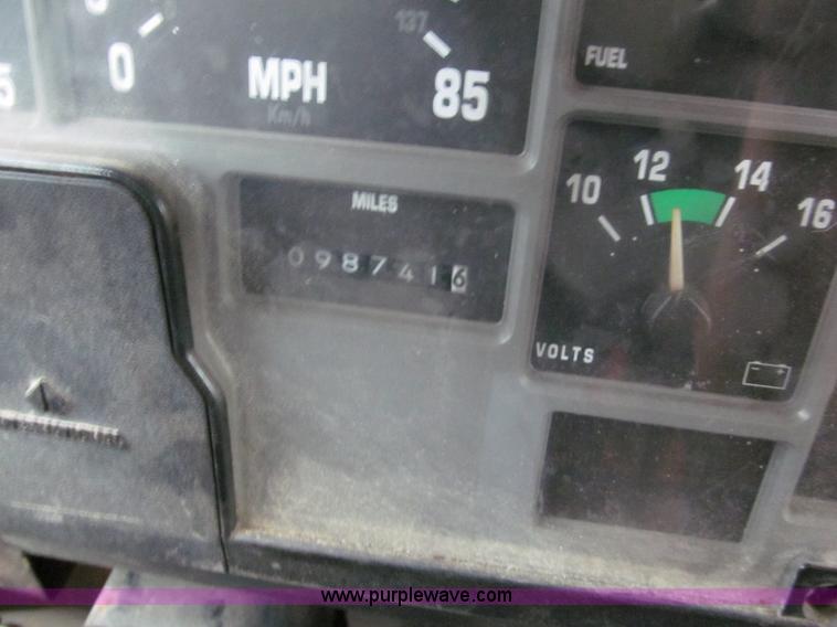 image for item E2154 1999 International 4900 dump truck