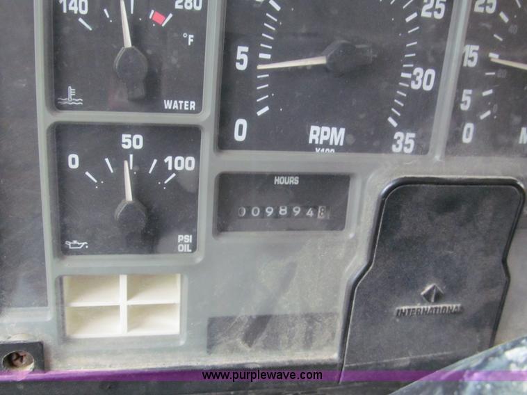 image for item E2154 1999 International 4900 dump truck