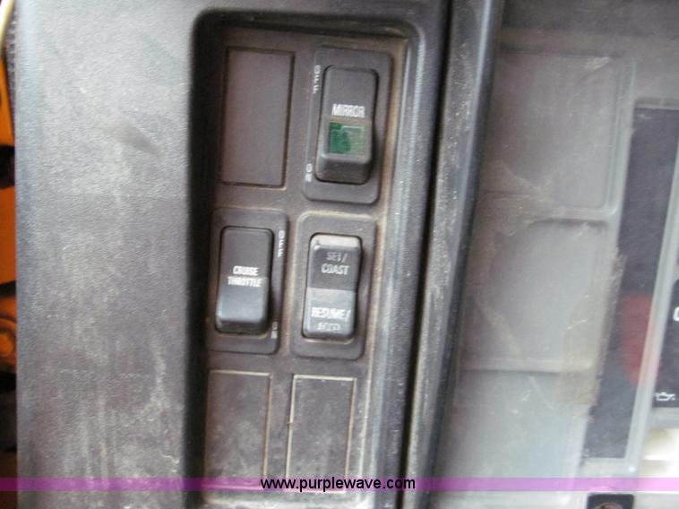 image for item E2154 1999 International 4900 dump truck