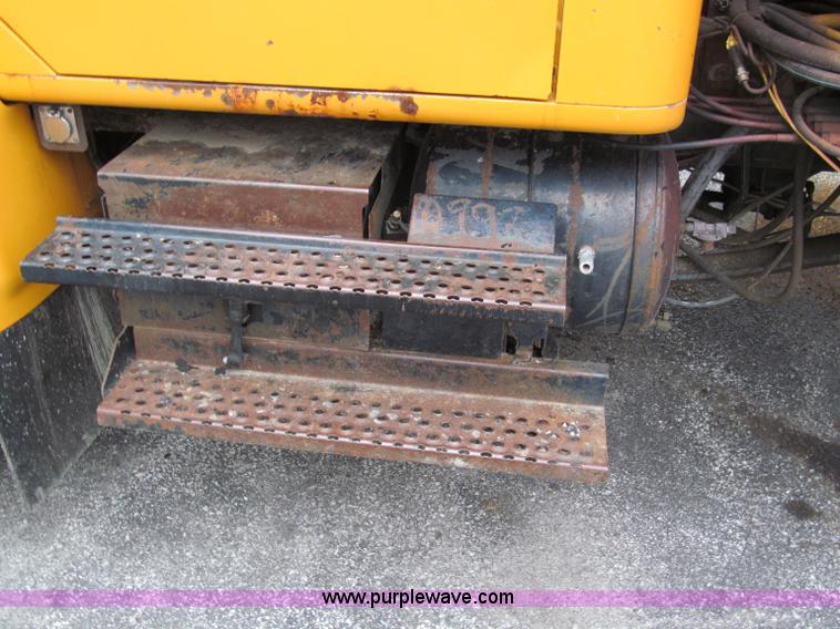 image for item E2154 1999 International 4900 dump truck