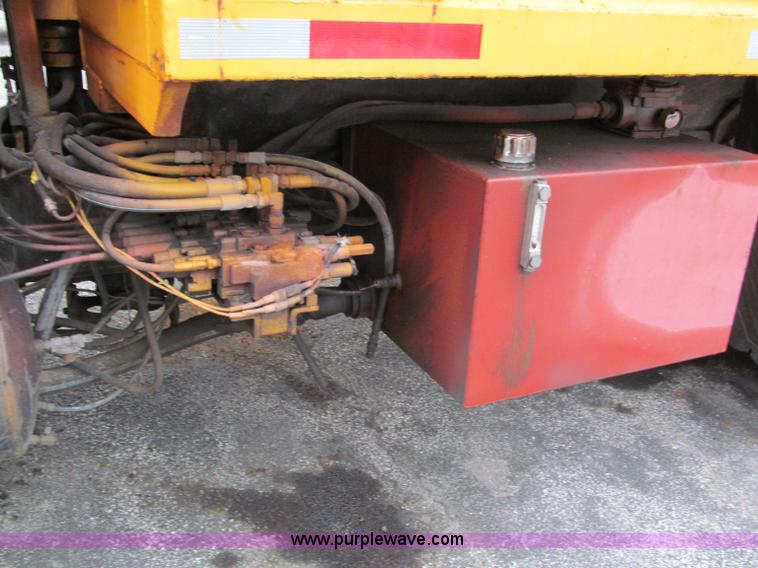 image for item E2154 1999 International 4900 dump truck
