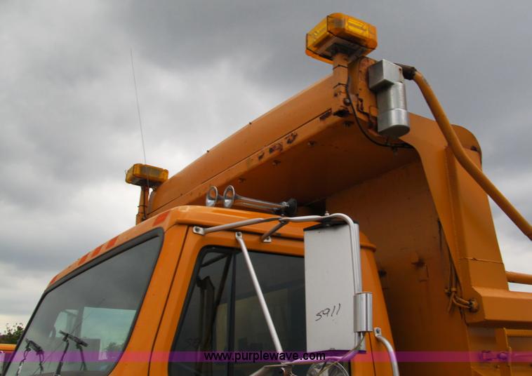 image for item E2154 1999 International 4900 dump truck