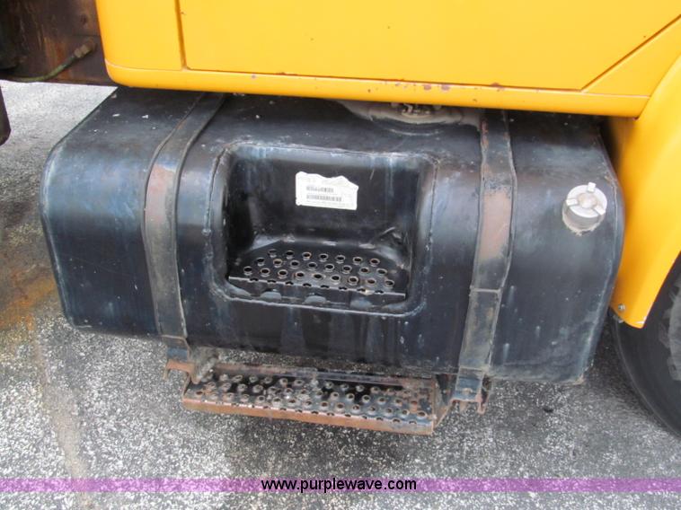 image for item E2154 1999 International 4900 dump truck