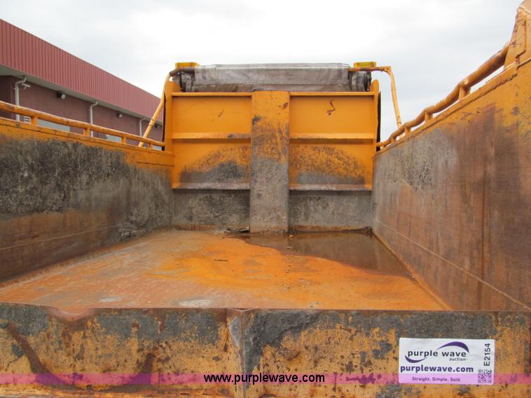 image for item E2154 1999 International 4900 dump truck