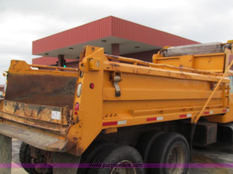 image for item E2154 1999 International 4900 dump truck