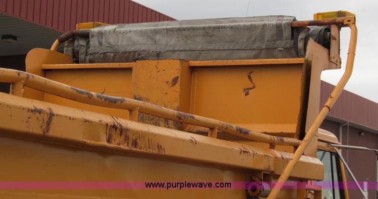 image for item E2154 1999 International 4900 dump truck