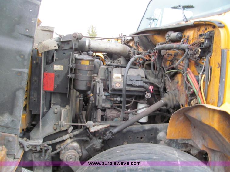 image for item E2154 1999 International 4900 dump truck