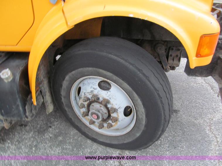 image for item E2154 1999 International 4900 dump truck