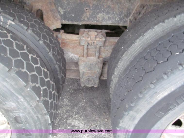 image for item E2154 1999 International 4900 dump truck