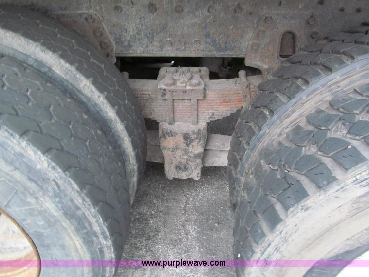 image for item E2154 1999 International 4900 dump truck