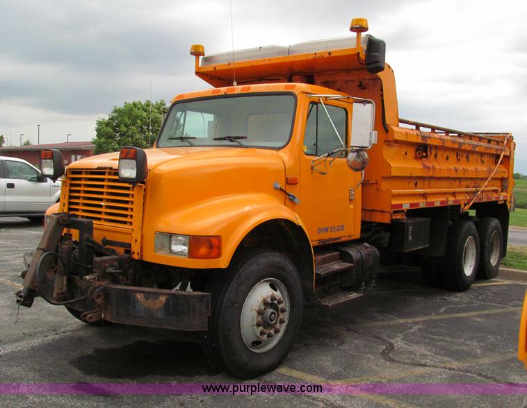 image for item E2155 1998 International 4900 dump truck
