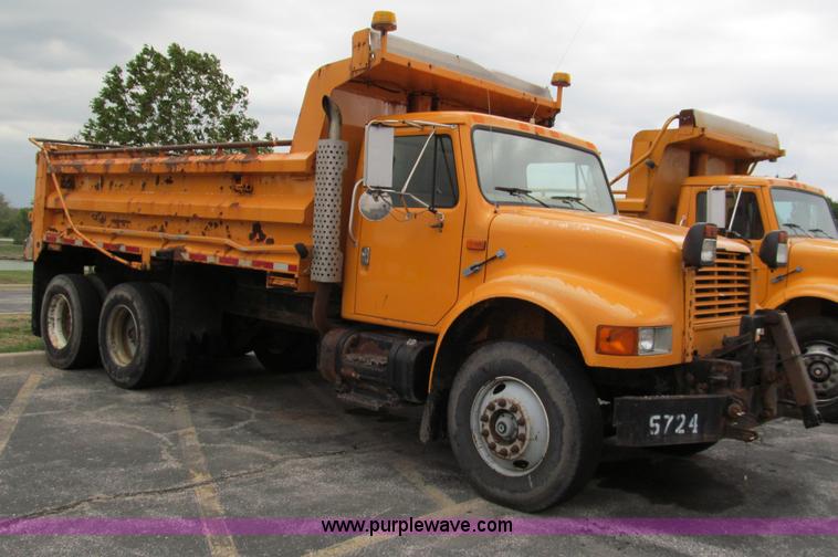 image for item E2155 1998 International 4900 dump truck