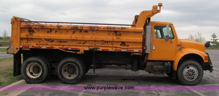 image for item E2155 1998 International 4900 dump truck