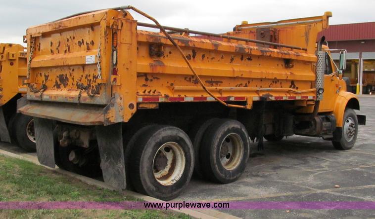image for item E2155 1998 International 4900 dump truck