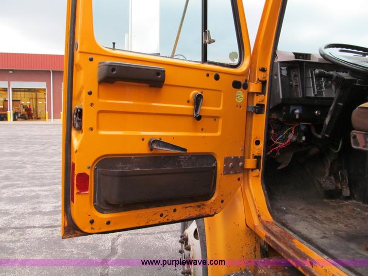 image for item E2155 1998 International 4900 dump truck