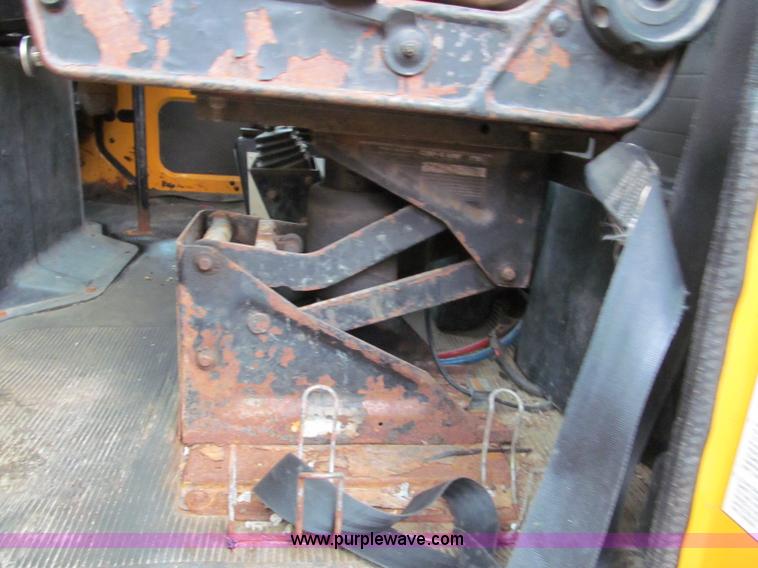 image for item E2155 1998 International 4900 dump truck